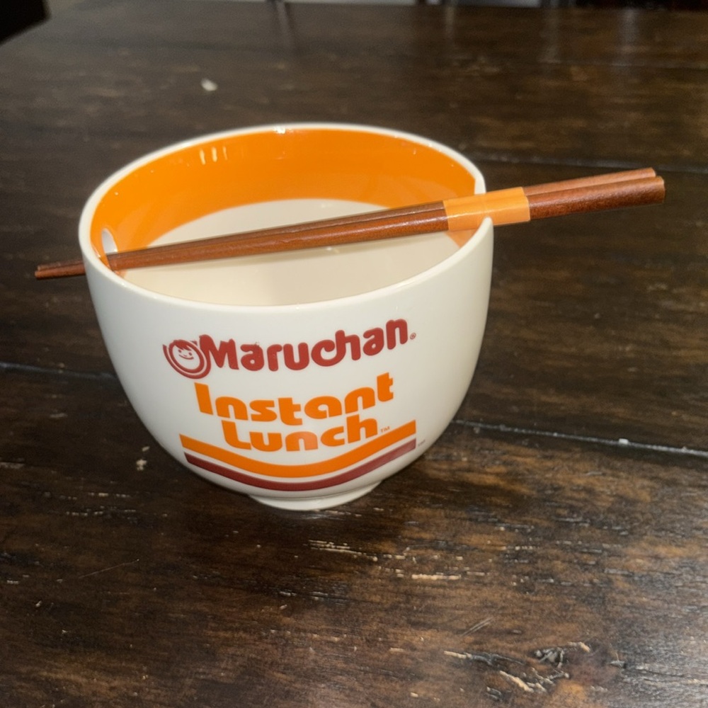 Maruchan Instant Lunch Noodle Bowl with Chapsticks! 🍜 - Picture 2 of 6